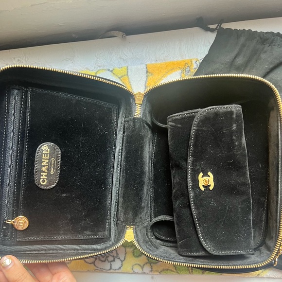 Chanel Vintage Patent Leather Black Vanity Makeup Crossbody Bag - Picture 10 of 15